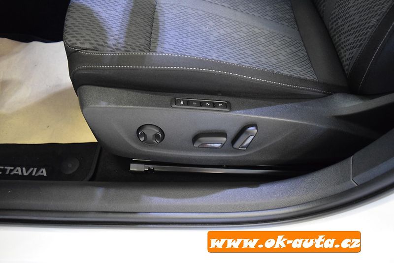 Škoda Octavia 2.0 TDI STYLE PLUS MATRIX DSG  - fotka 17 z 77