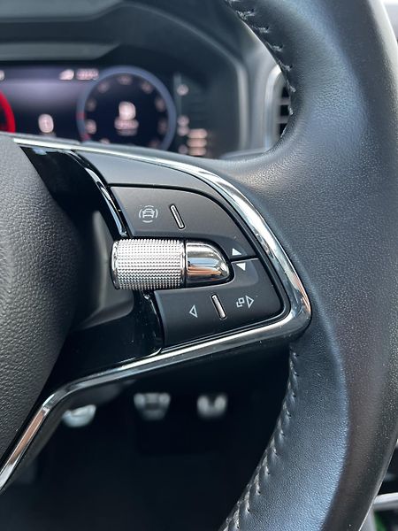 Škoda Karoq 2.0TDI 110kW Style+ Panoram TZ - fotka 13 z 28