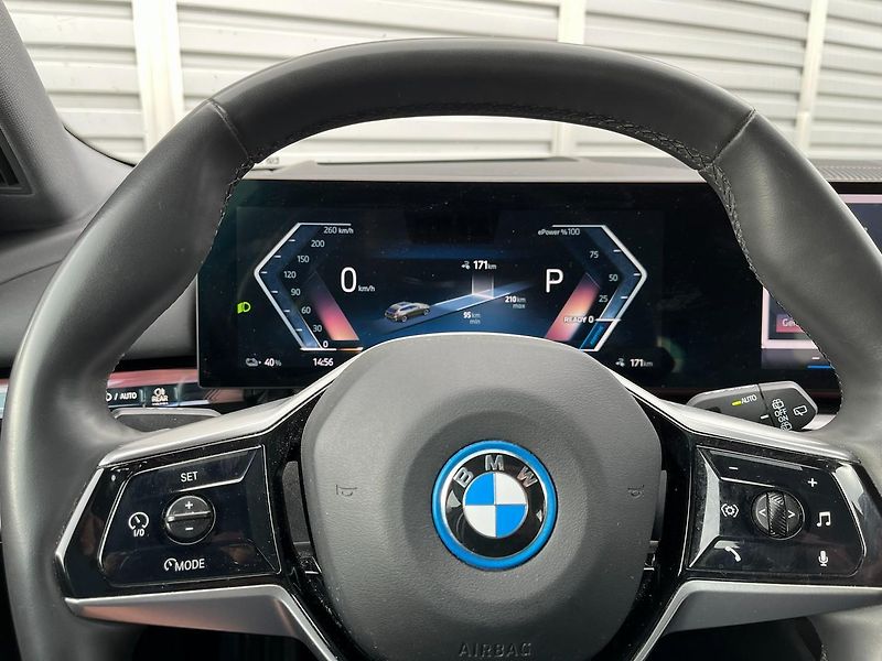 BMW i5 I5 Touring 250kw 93,1 SOH - fotka 3 z 8