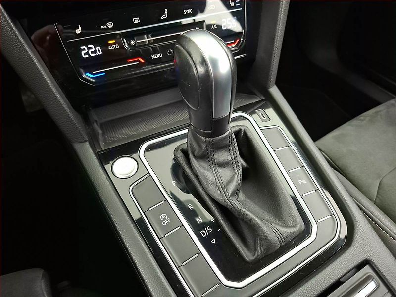 Volkswagen Passat (2021) 2.0 TDI, Automat, Kůže, Navi - fotka 13 z 23