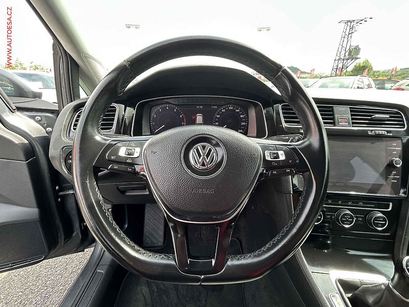 Volkswagen Golf (2018) 1.5 TSI, Highline, +pneu - fotka 13 z 20