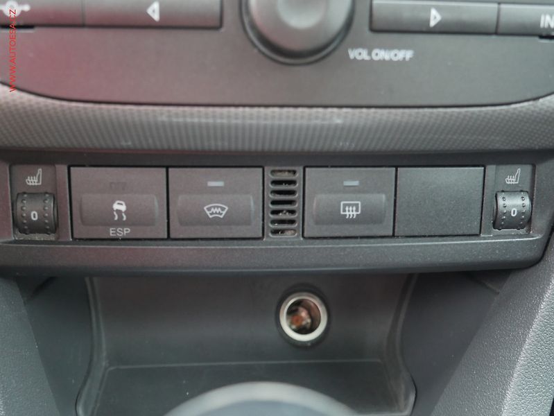 Ford Focus (2005) 2.0 TDCi, AC, xenon - fotka 15 z 15