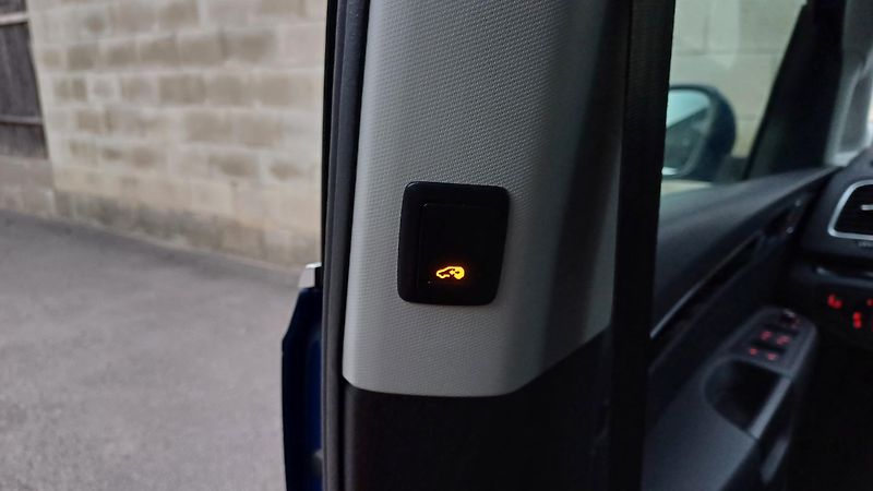 Volkswagen Sharan 130kW 7míst PANO WEBASTO 1.ČR - fotka 13 z 21