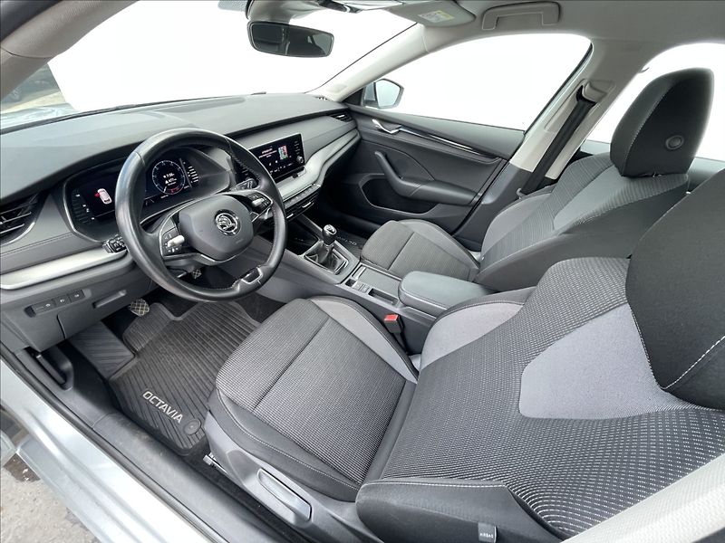 Škoda Octavia 2,0 TDI Combi Ambition Plus - fotka 5 z 23