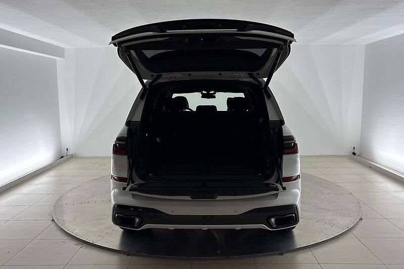 BMW X7 xDrive40d - fotka 6 z 25