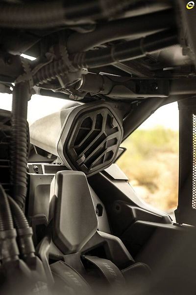 Can-Am Maverick R (2027) 7DVE - MAX X RS 999T DCT SAS - fotka 9 z 12