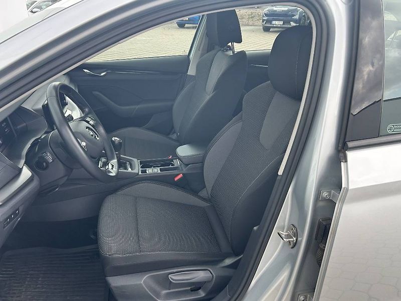 Škoda Octavia Ambition 6MP 2,0TDI - fotka 6 z 23