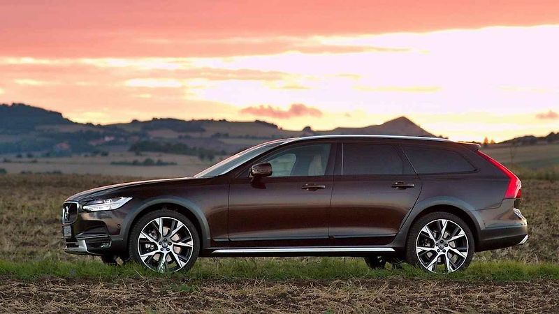 Volvo V90 Cross Country.