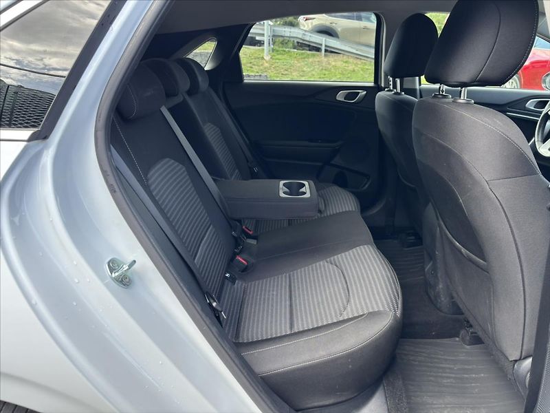 Kia Ceed 1,5 TGDi AT TOP ZÁRUKA CARPLAY - fotka 16 z 42