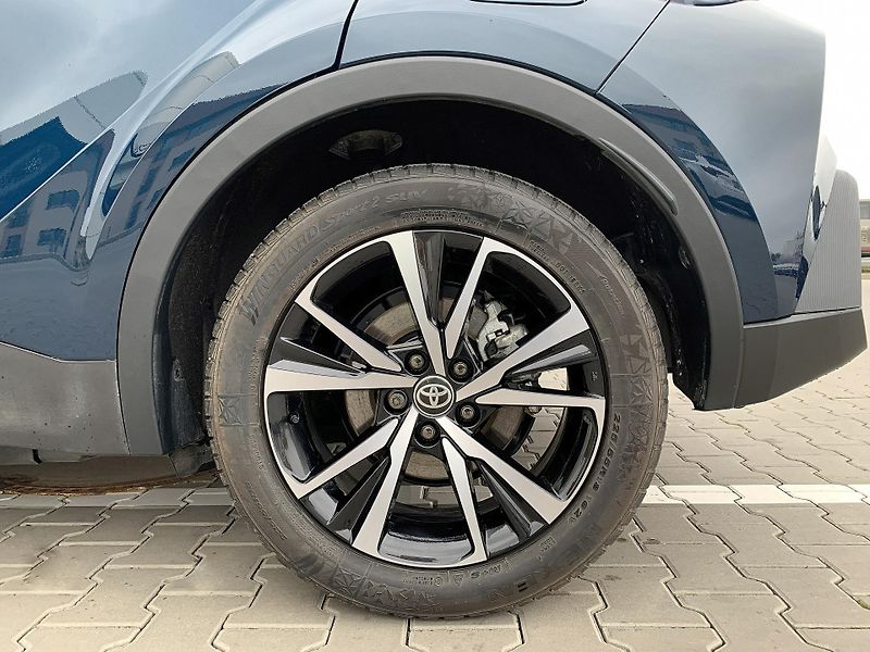 Toyota C-HR STYLE 2.0 PHEV 223k e-CVT - fotka 15 z 26