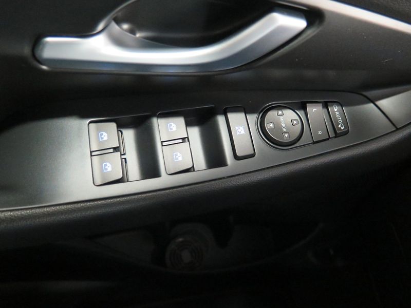 Hyundai i30 (2021) 1.5T-GDi MHEV,tažné,kamera,nav - fotka 16 z 29
