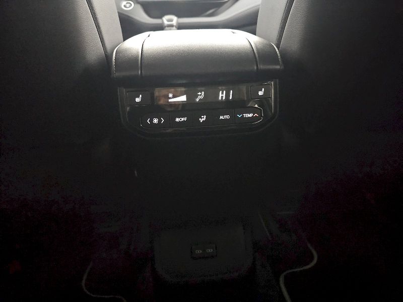 Toyota Highlander (2024) 2.5HEV 248k 4X4 EXECUTIVE - fotka 27 z 30