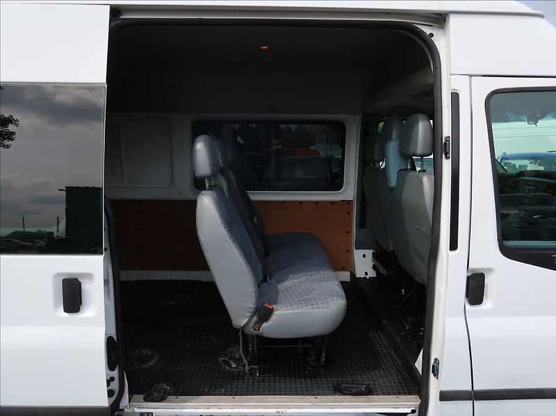 Ford Transit 2,2 TDCi,92kW,L3,6míst,tempoma - fotka 17 z 21