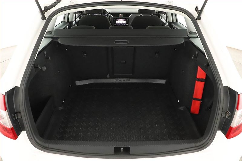 Škoda Octavia (2018) 1.6 TDI, Automat, Navi - fotka 15 z 16