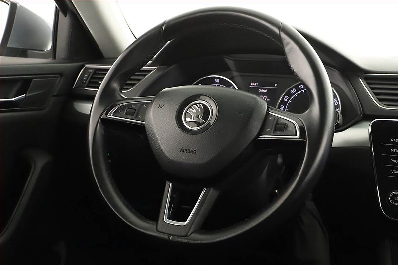Škoda Superb (2018) 2.0 TDI, Automat, Navi - fotka 8 z 15