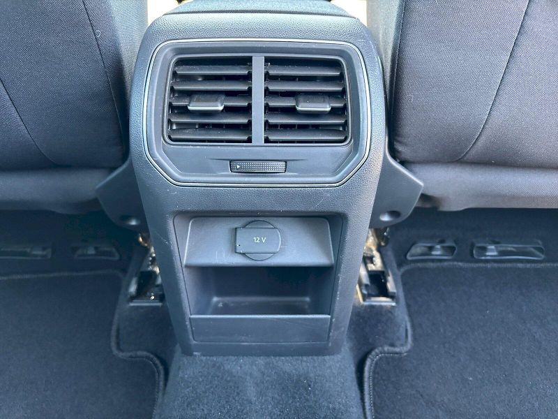 Volkswagen Golf Sportsvan (2015) Highline 1,4 TSI (92 kW) - fotka 31 z 31