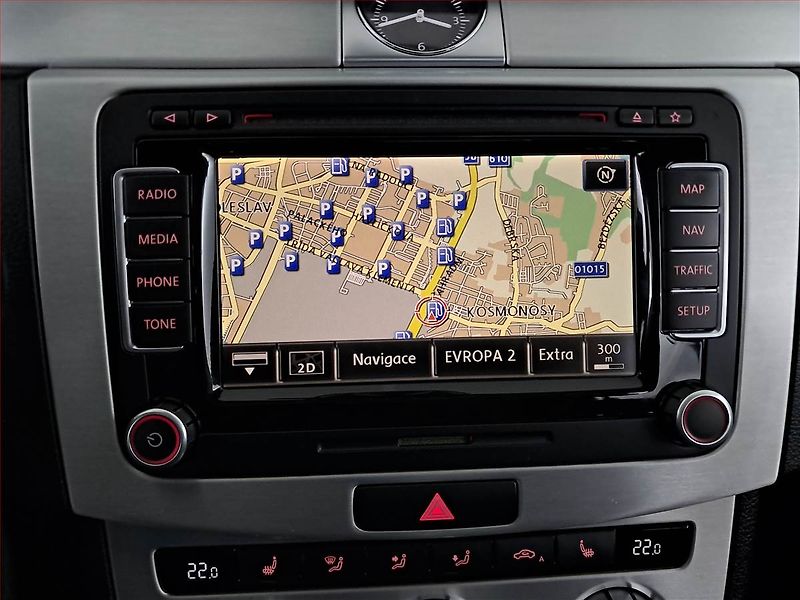 Volkswagen Passat (2013) 2.0 TDI, Automat, Navi, Xenony - fotka 13 z 23