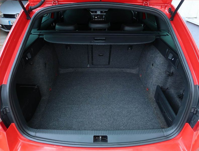 Škoda Octavia (2015) 2.0 TDI, Kůže, Navi, Bi-Xenony - fotka 14 z 19