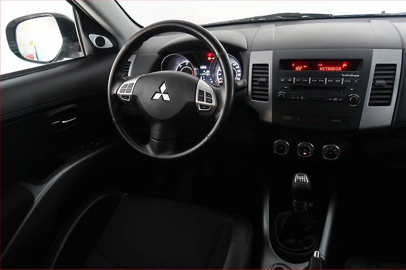 Mitsubishi Outlander (2012) 2.2 DI-D, 4X4, 7 míst, ČR - fotka 7 z 15