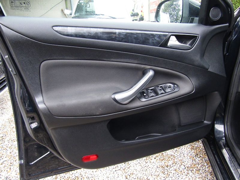 Ford Mondeo (2011) 1.6 TDCi 85kW - fotka 18 z 45