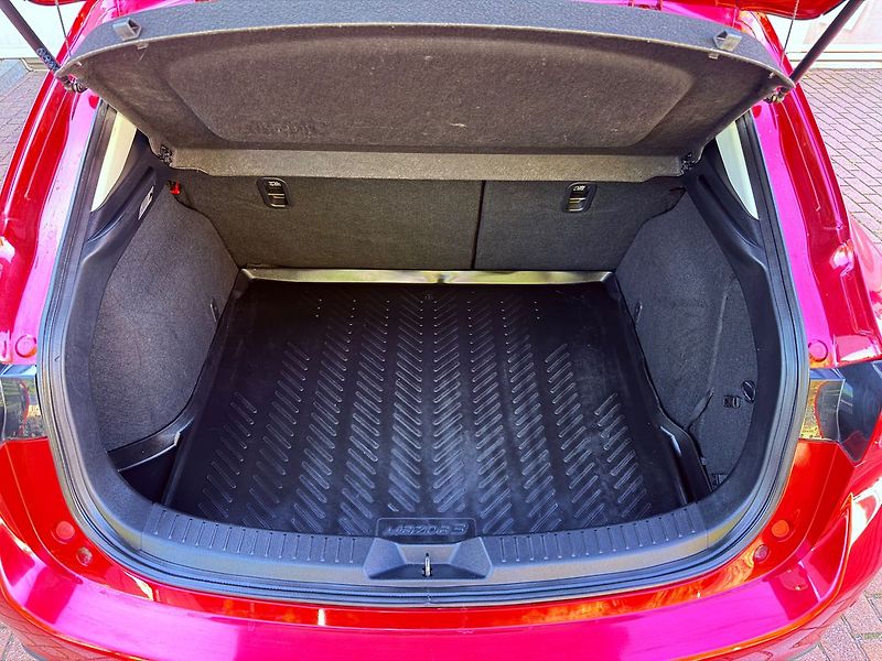 Mazda 3 2.0 Skyactiv 121 kW, ČR, 1.Maj - fotka 10 z 30
