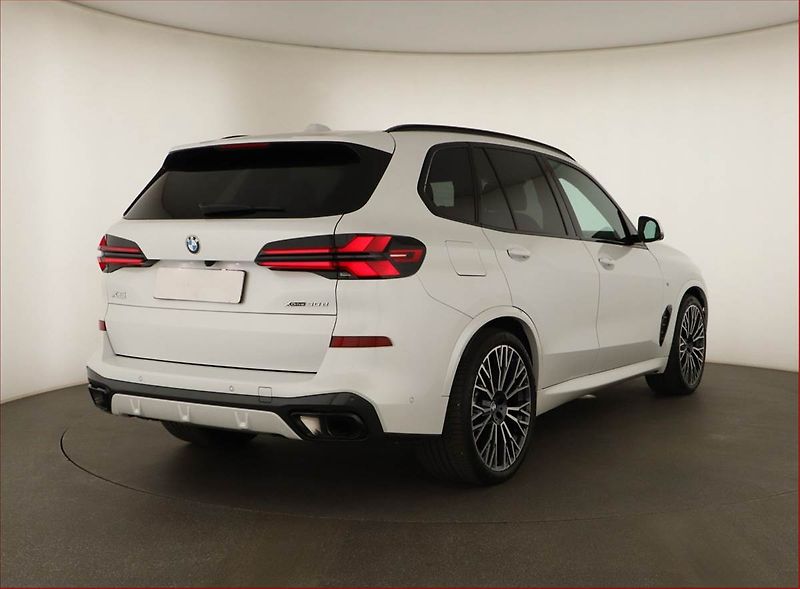 BMW X5 (2025) xDrive30d - fotka 5 z 23