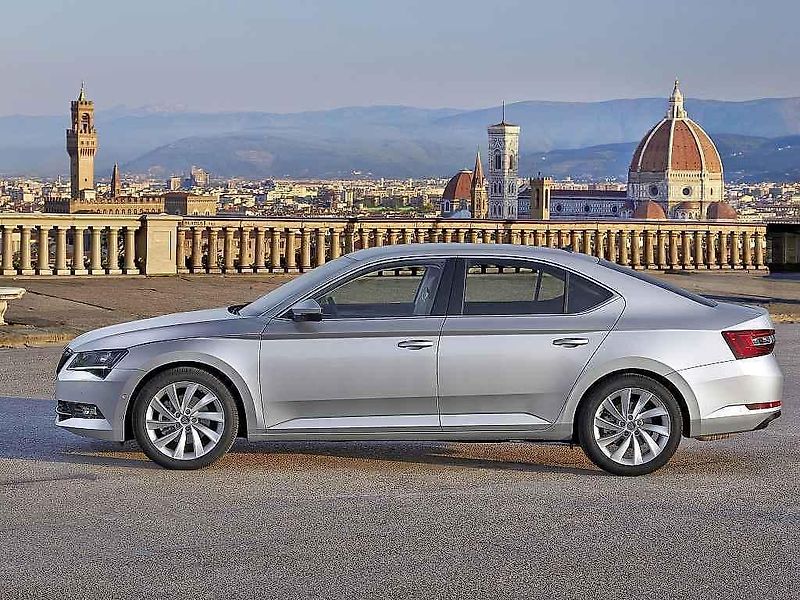 Škoda Superb.