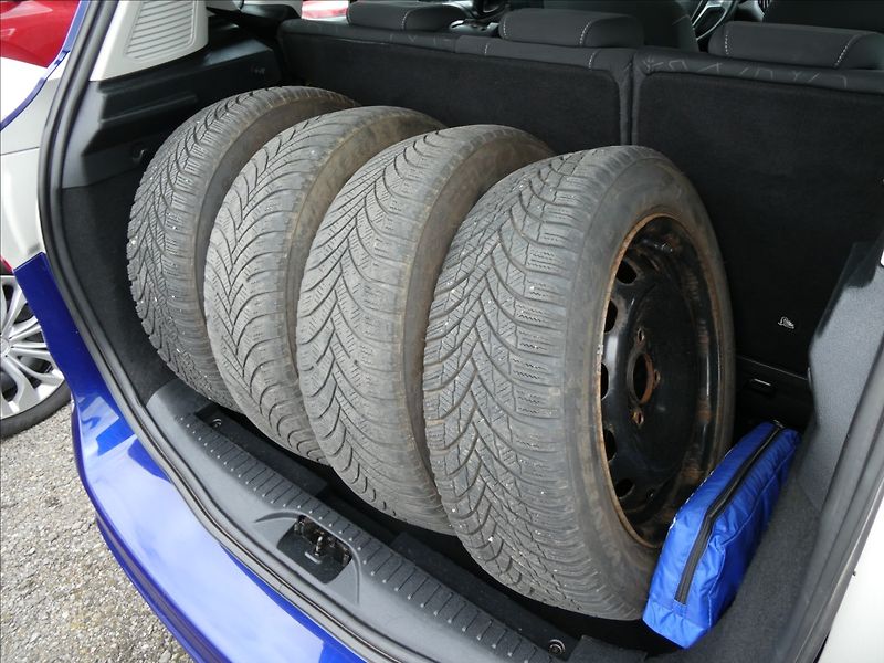 Ford B-MAX 1,0 EcoBoost 74kW,2xkola,servi - fotka 33 z 47