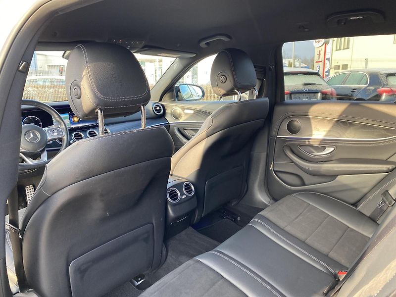 Mercedes-Benz Třídy E E 220d 4MATIC AMG - fotka 15 z 28