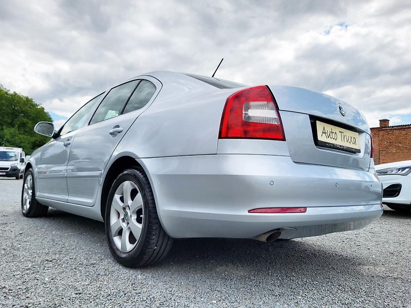 Škoda Octavia II FL 1.6 TDi 77kW ELEGANCE - fotka 30 z 47