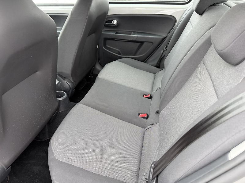 Volkswagen up! 1.0MPi 44kW Klima - fotka 15 z 16
