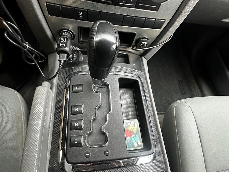Jeep Grand Cherokee 3,7 154kW-LPG-SERVIS!! - fotka 27 z 37