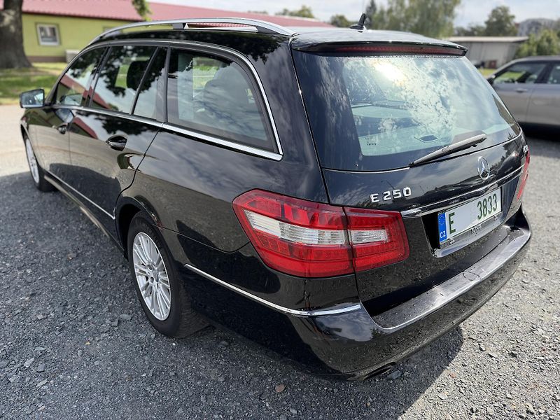 Mercedes-Benz Třídy E 250 CGI 5G NAVIGACE SERVISKA - fotka 2 z 12