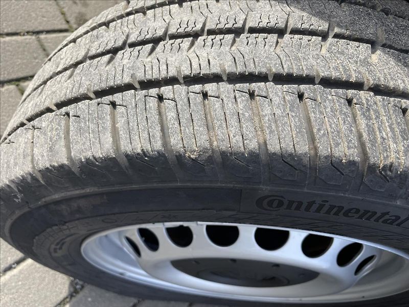 Volkswagen Transporter 2,0 TDi 75kw 6míst Tažné Klima - fotka 23 z 40