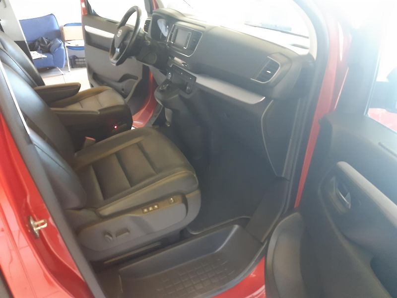 Toyota ProAce Verso 2.0 D 130KW AUTOMAT PANORAMA   - fotka 35 z 38