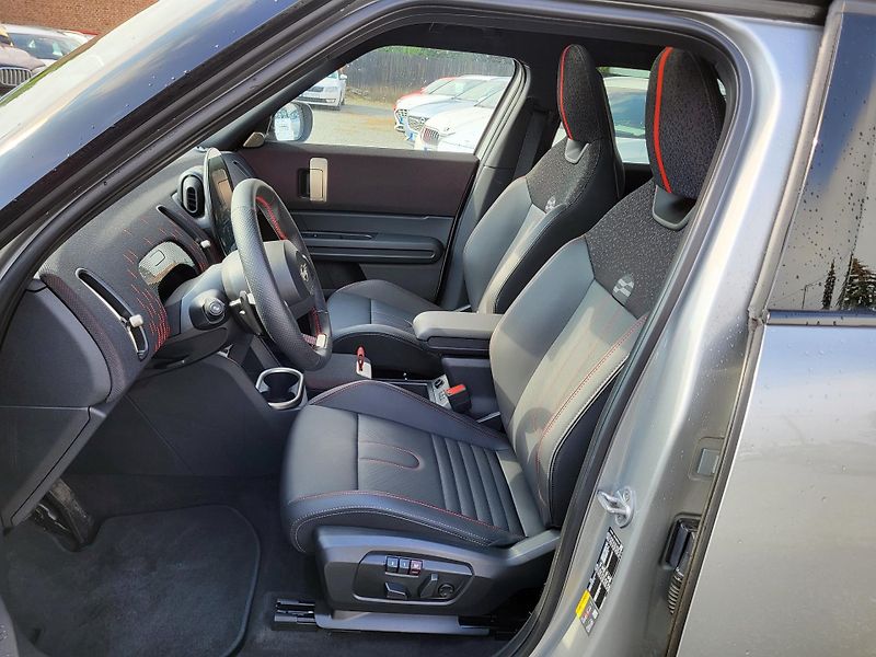 Mini Countryman SE ALL4 ELEKTRO 225kW - fotka 7 z 48