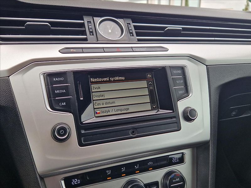 Volkswagen Passat 1,4 TSI 110kW BM SENZORY NOSIČ - fotka 36 z 42