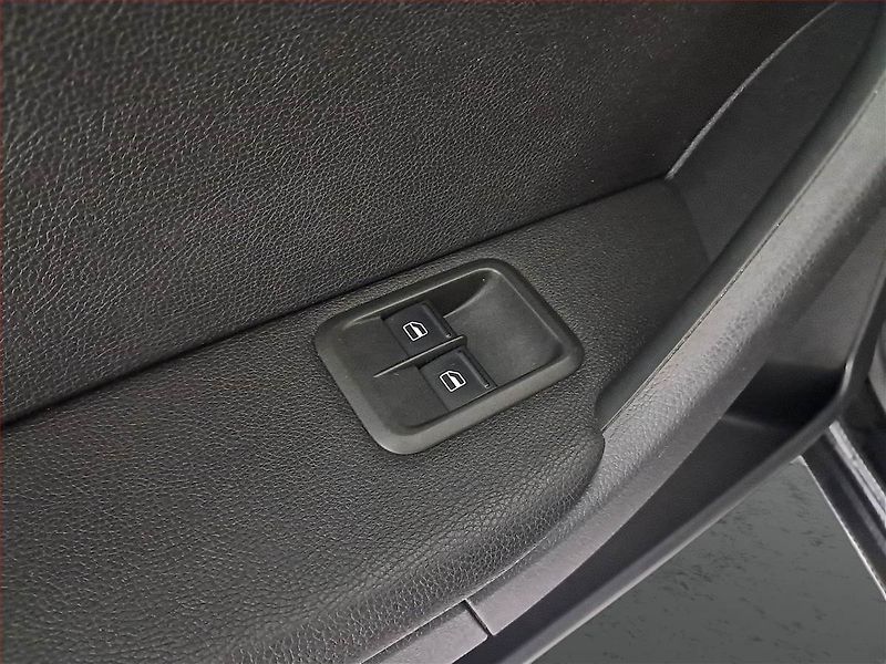 Škoda Yeti (2015) 1.2 TSI, Navi, Tempomat - fotka 14 z 14