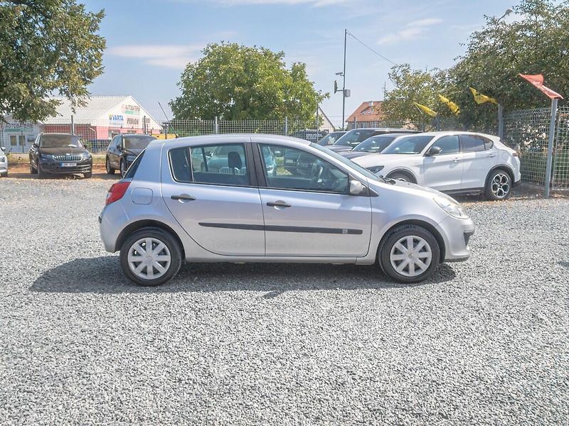 Renault Clio (2006) 1.2i 55KW - fotka 4 z 35