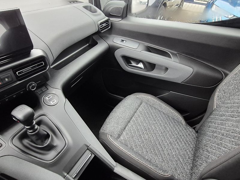 Peugeot Rifter (2026) ALLURE BlueHDi 100 S&S MAN6 N1 - fotka 16 z 22