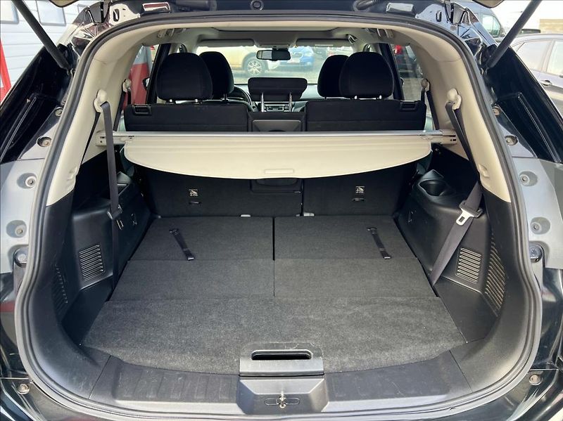 Nissan X-Trail 1,6 dCi  7-míst automat - fotka 14 z 38