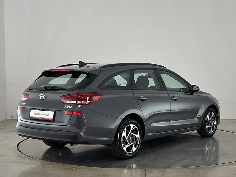 Hyundai i30 SMART DCT - fotka 2 z 26