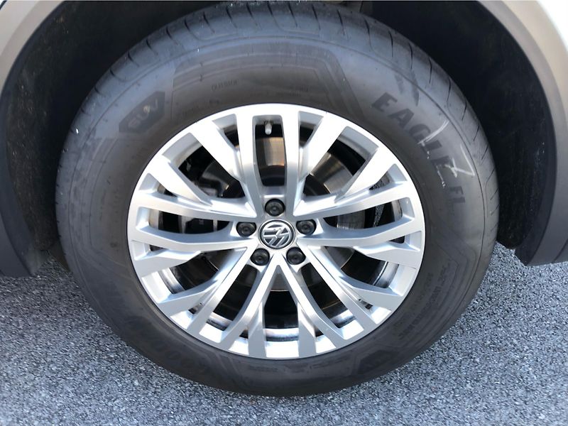Volkswagen Touareg 3,0 TDI V6 4Motion - fotka 14 z 27