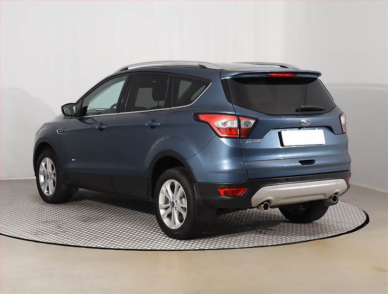 Ford Kuga (2019) 2.0 TDCi, 4X4, Automat, Kůže - fotka 4 z 25