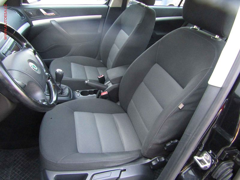 Škoda Octavia (2009) 1.6 MPi, AC, výhřev sed - fotka 9 z 15