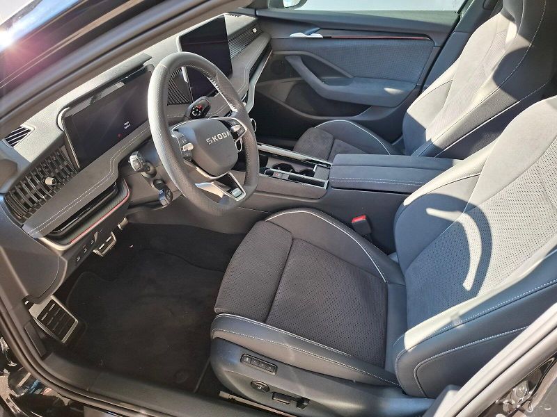 Škoda Superb (2026) SPORTLINE 150/2.0 TSI A7A - fotka 10 z 32