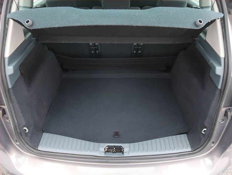 Ford C-MAX (2012) Trend 1.6 16V, Vyhř. sedaček - fotka 13 z 18
