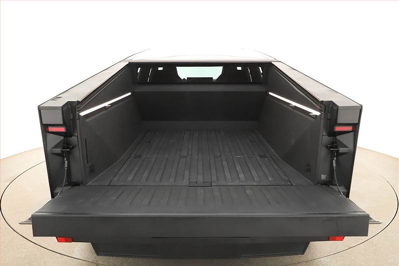 Tesla Cybertruck (2024) Dual Motor AWD - fotka 11 z 30