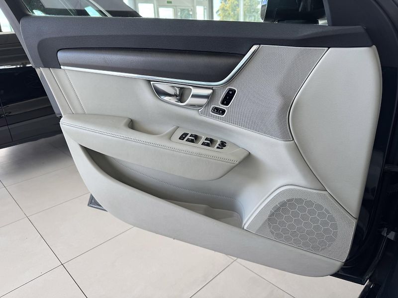 Volvo V90 CC*D5 173kW*AWD*KeyLess*Tažné - fotka 25 z 34