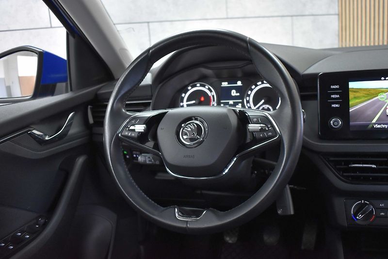 Škoda Scala 1.0 TSI 70kW MIRROR-LINK*ACC* - fotka 15 z 34
